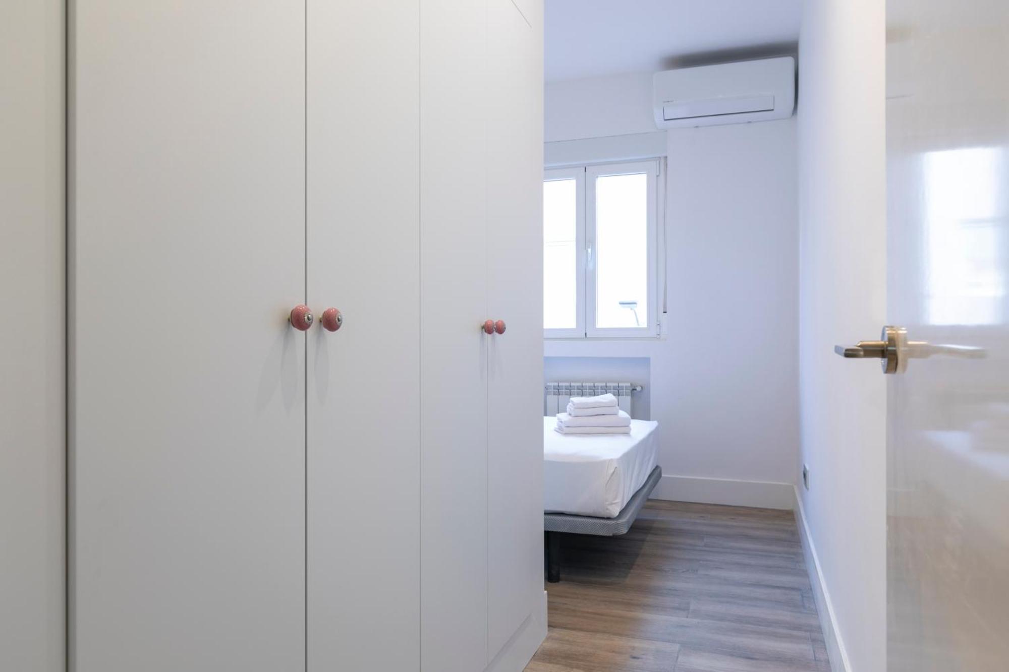 Plaza De Castilla Apartments Madrid Exterior foto